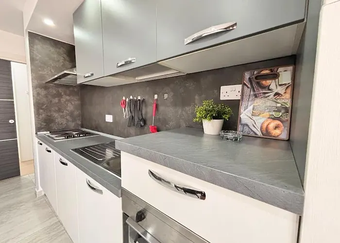 Elegant Penthouse In St Julians Stj28 *