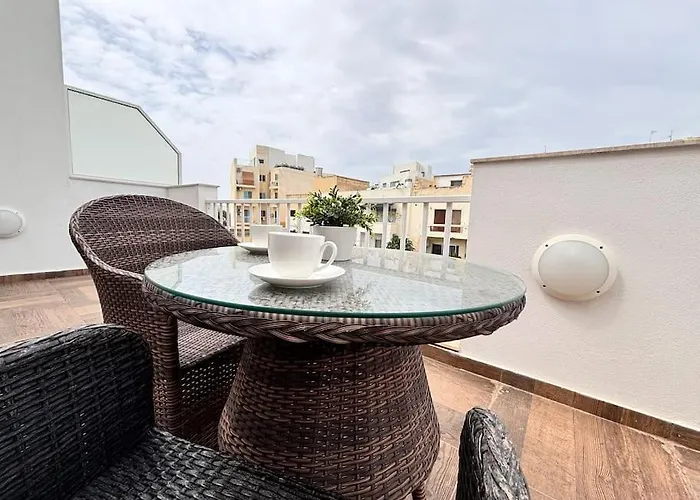 Elegant Penthouse In St Julians Stj28