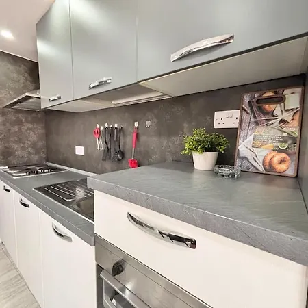 Elegant Penthouse In St Julians Stj28 *