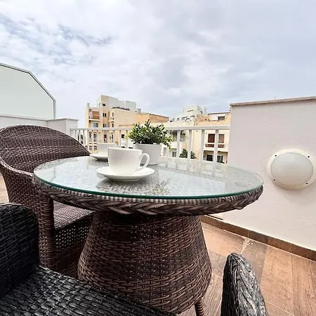 Elegant Penthouse In St Julians Stj28