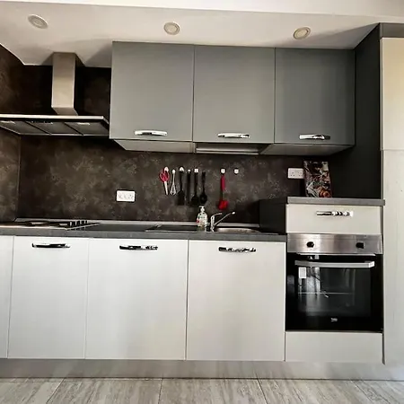 Elegant Penthouse In St Julians Stj28