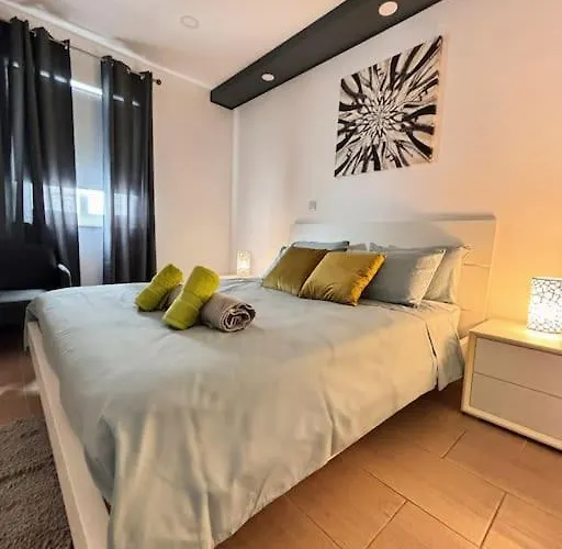 Elegant Penthouse In St Julians Stj28 아파트 Saint Julian's